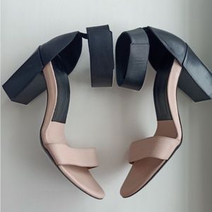 CHLOE Black Light Pink leather Strap heels sandals
